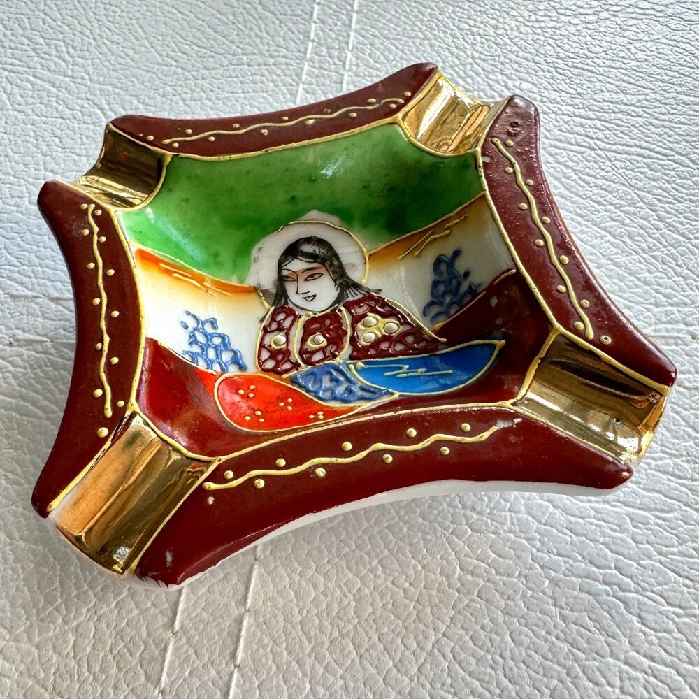 Vintage Small Hand Painted Ceramic Porcelain Ashtray JAPAN Collectible